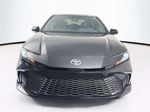 Used 2025 Toyota Camry SE w/ Convenience Package FWD image 2