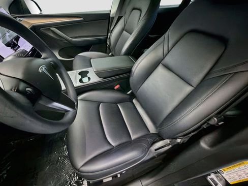 Used 2022 Tesla Model Y Long Range AWD/4WD image 11