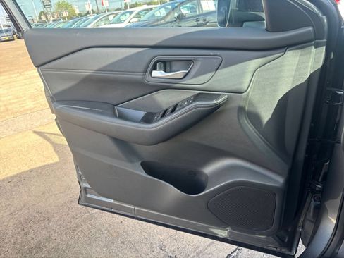 Used 2026 Nissan Rogue SL FWD image 18