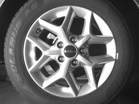 Used 2025 Kia Soul LX w/ LX Technology Package FWD image 15