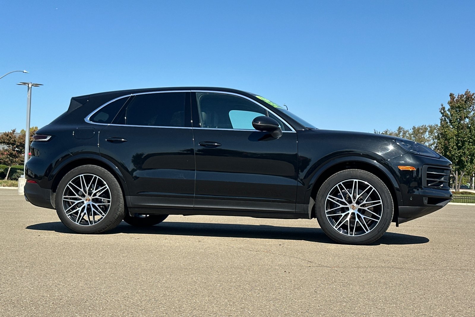 Used 2025 Porsche Cayenne AWD/4WD image 3