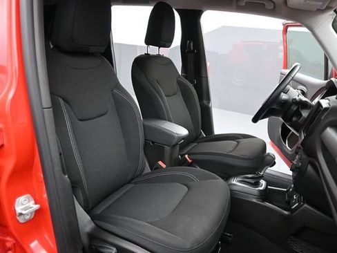 Used 2023 Jeep Renegade Latitude w/ Premium Group AWD/4WD image 28
