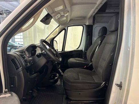 Used 2025 RAM ProMaster 2500 w/ Convenience Group FWD image 8