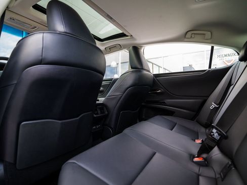 Used 2024 Lexus ES 350 w/ Premium Package image 30