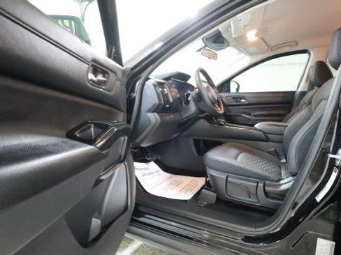 Used 2022 Nissan Pathfinder S AWD/4WD image 9