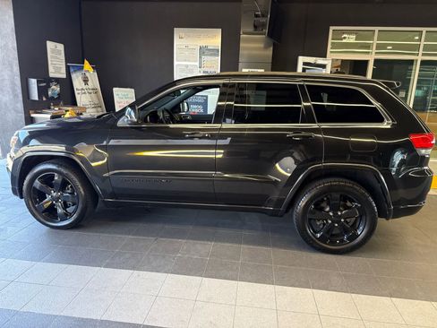 Used 2015 Jeep Grand Cherokee Altitude RWD image 10