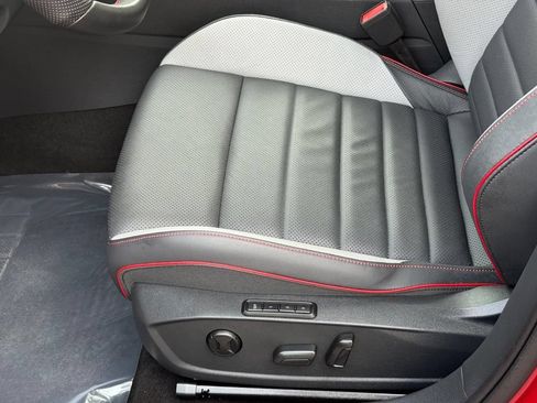 Certified 2025 Volkswagen GTI SE FWD image 22
