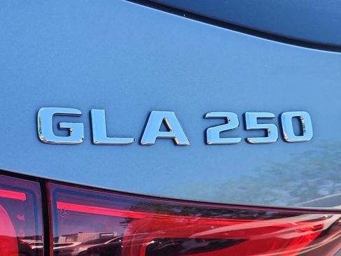 Used 2021 Mercedes-Benz GLA 250 4MATIC image 28