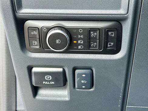 Certified 2025 Ford F150 Platinum AWD/4WD image 10