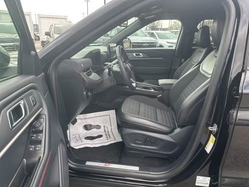 Used 2025 Ford Explorer ST-Line w/ Premium Package image 16
