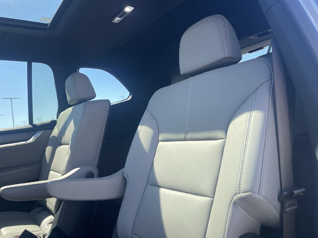 Used 2026 GMC Acadia Elevation w/ Elevation Premium Package FWD image 38