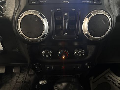 Used 2014 Jeep Wrangler Unlimited Rubicon AWD/4WD image 16
