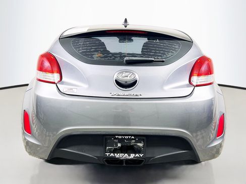 Used 2017 Hyundai Veloster FWD image 6