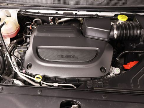 Used 2023 Chrysler Pacifica Touring-L FWD image 20