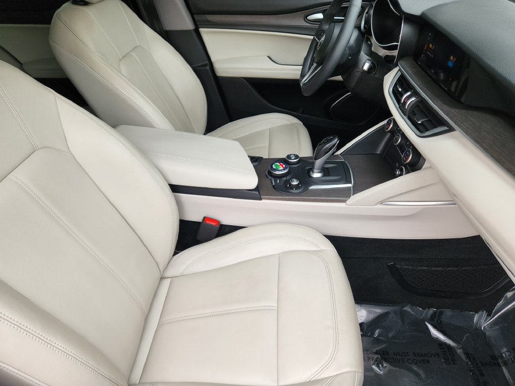 Used 2019 Alfa Romeo Stelvio Ti AWD/4WD image 5