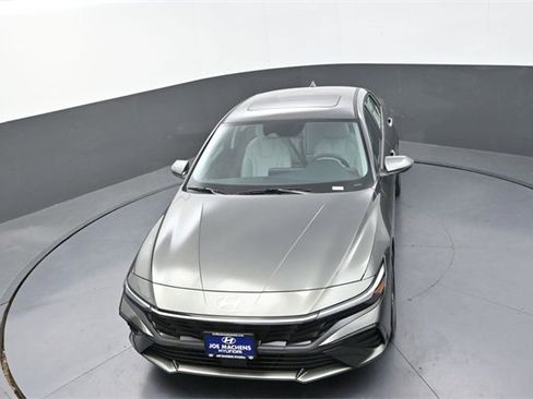 New 2025 Hyundai Elantra Limited image 25