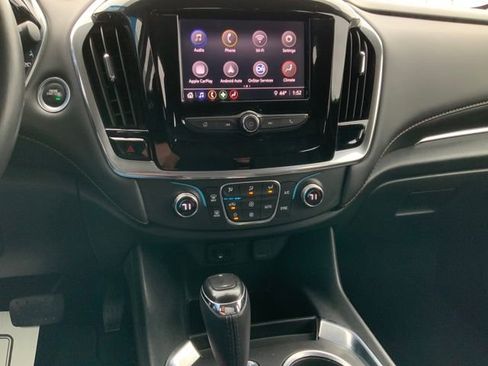 Used 2020 Chevrolet Traverse LT image 23