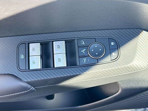 New 2026 Mitsubishi Outlander SE image 18