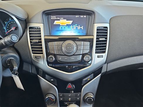 Used 2015 Chevrolet Cruze LT image 18
