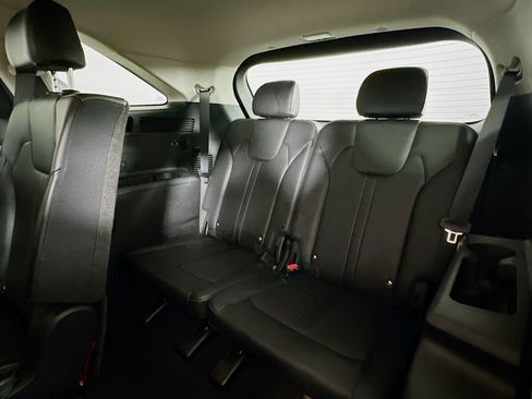 Used 2024 Kia Sorento S image 29