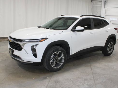 Used 2024 Chevrolet Trax LT image 4