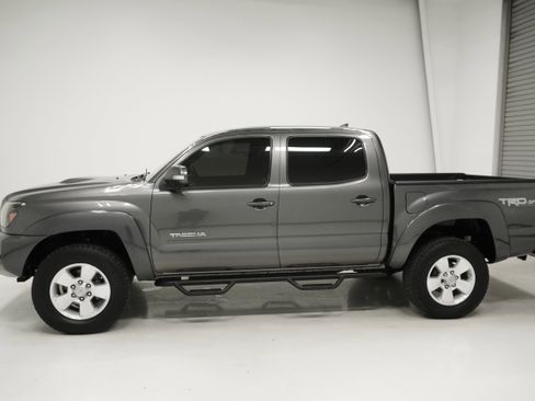 Used 2014 Toyota Tacoma PreRunner w/ TRD Sport Package image 4