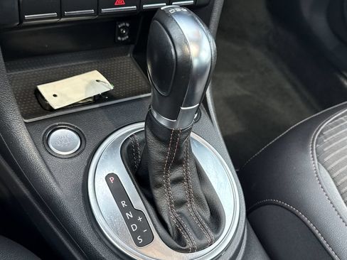 Used 2013 Volkswagen Beetle Turbo FWD image 22