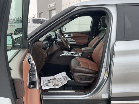 Used 2024 Ford Explorer King Ranch w/ Technology Package image 9