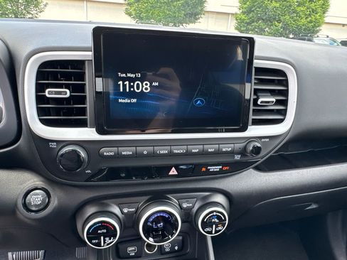 New 2025 Hyundai Venue Limited image 18