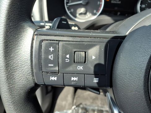Used 2023 Nissan Rogue S image 8