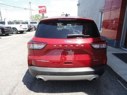 Used 2022 Ford Escape Titanium AWD/4WD image 4