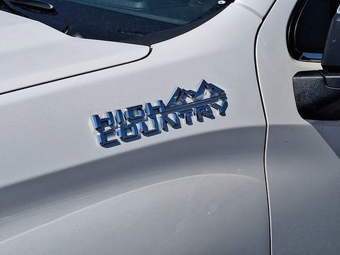 Used 2024 Chevrolet Silverado 1500 High Country w/ High Country Premium Package AWD/4WD image 28
