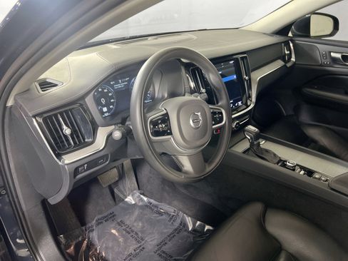 Used 2021 Volvo S60 T5 Inscription image 9
