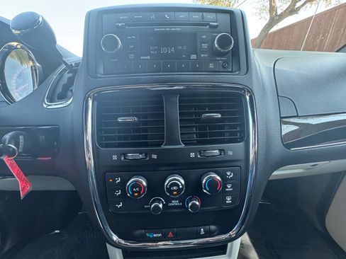 Used 2016 Dodge Grand Caravan SE FWD image 22