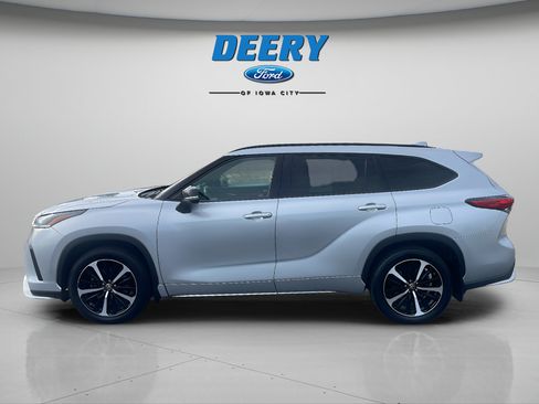 Used 2021 Toyota Highlander XSE AWD/4WD image 2