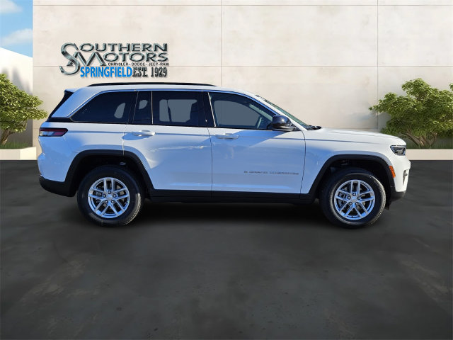 New 2025 Jeep Grand Cherokee Laredo RWD image 6