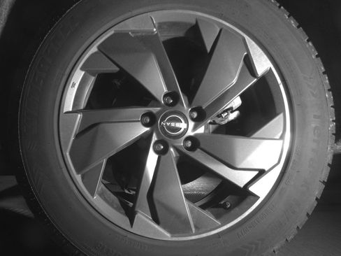 Used 2024 Nissan Rogue SV FWD image 14