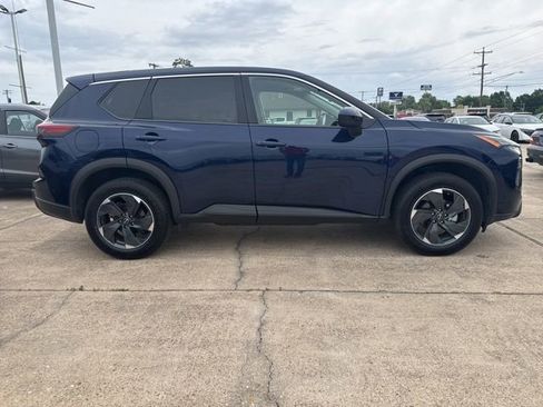 Used 2025 Nissan Rogue SV AWD/4WD image 9