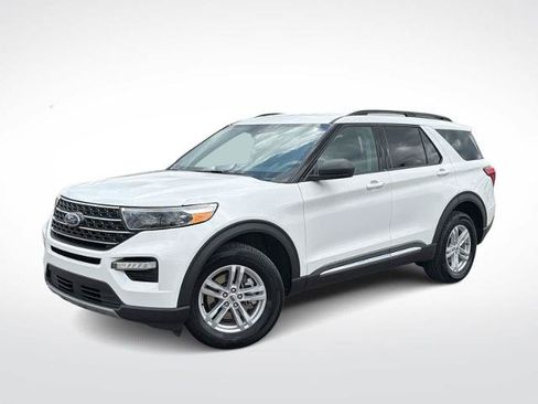 Certified 2024 Ford Explorer XLT w/ Equipment Group 202A AWD/4WD image 1