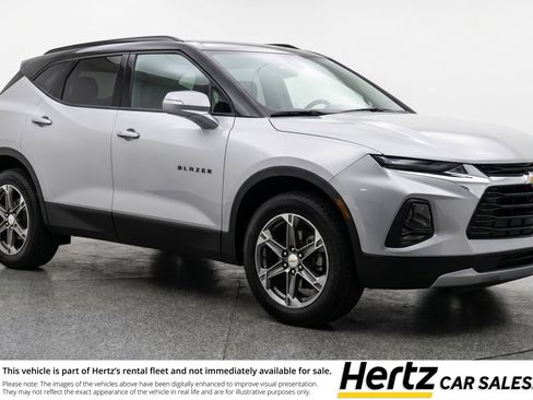 Used 2025 Chevrolet Blazer LT FWD image 1