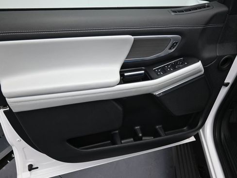 Certified 2025 Ford Expedition Max Platinum image 9