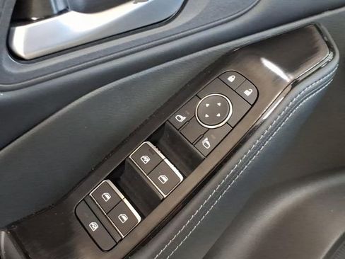 Certified 2025 Nissan Rogue SL AWD/4WD image 18