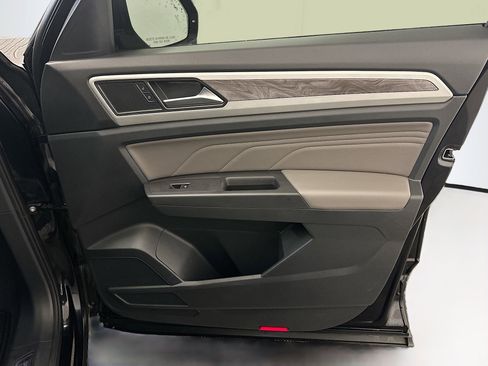 Used 2023 Volkswagen Atlas Cross Sport SE w/ Black Wheel Package AWD/4WD image 34