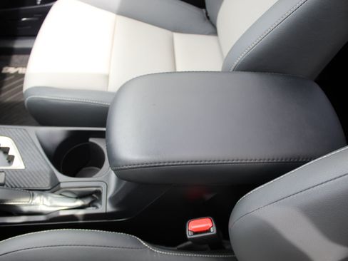 Used 2013 Toyota RAV4 Limited AWD/4WD image 30