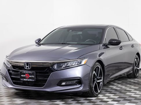 Used 2018 Honda Accord Sport image 2