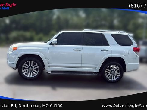 Used 2011 Toyota 4Runner Limited w/ Convenience Pkg AWD/4WD image 2