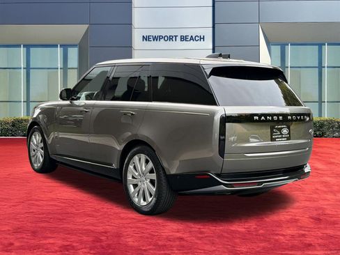 Used 2023 Land Rover Range Rover SE image 3