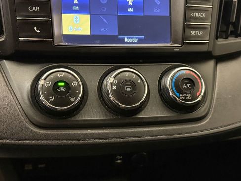 Used 2016 Toyota RAV4 LE FWD image 24