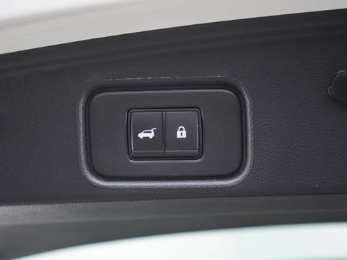 Used 2023 Nissan Pathfinder SL AWD/4WD image 18