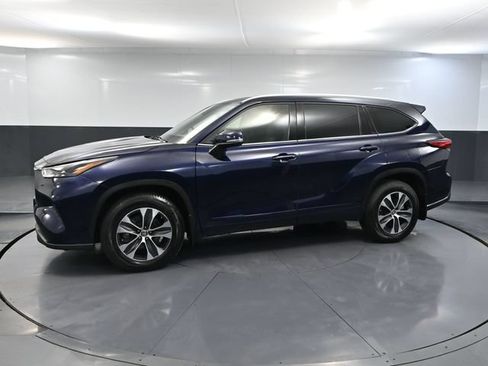 Used 2022 Toyota Highlander XLE AWD/4WD image 10